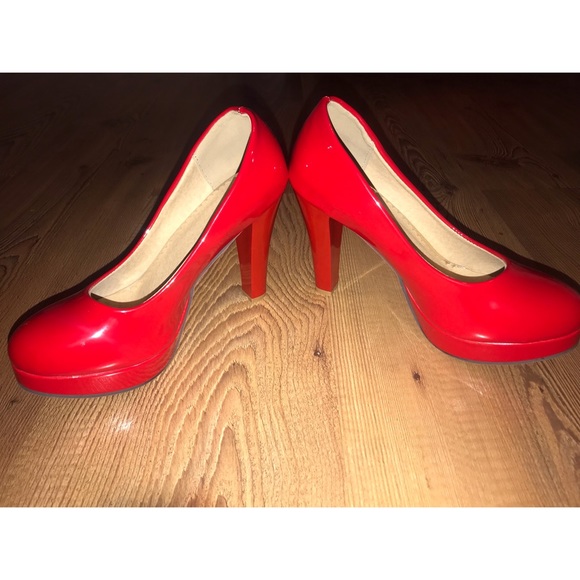 BRIGHT RED HIGH HEELS - Picture 5 of 6